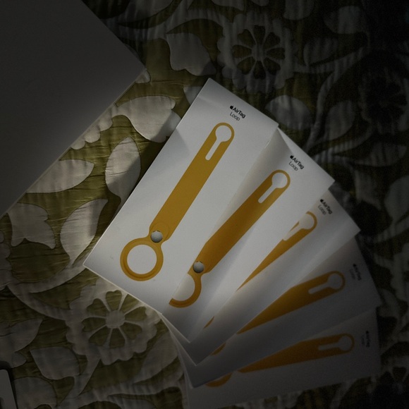 Apple AirTag loop - Picture 2 of 5